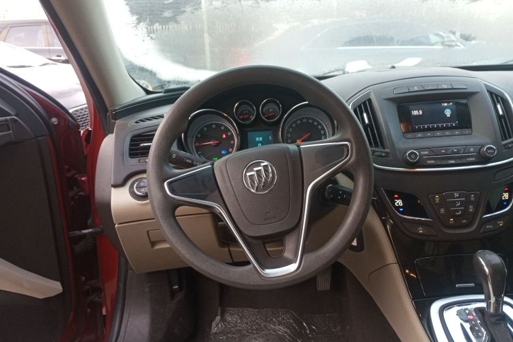 别克 君威 2015款 2.0L 领先时尚型中控内饰13