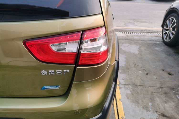 日产 骊威 2013款 劲锐 1.6XV 手动豪华版车身外观9