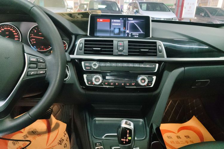 宝马3系GT 2018款 320i 时尚型中控内饰16