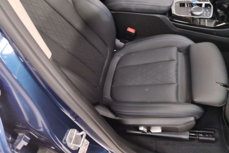 宝马iX3 2022款 领先型局部细节41