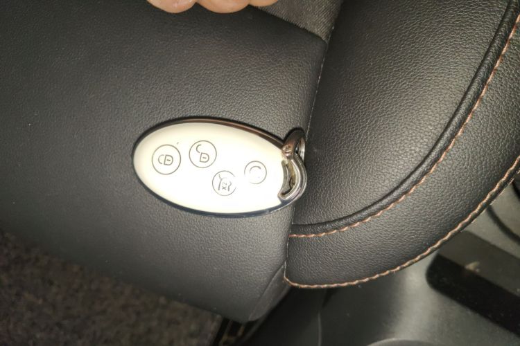 比亚迪 元 2017款 1.5L 自动酷炫互联型中控内饰11