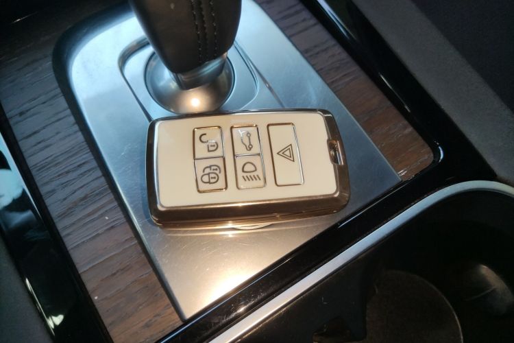 路虎 发现运动版 2023款 249PS R-Dynamic SE 性能科技版中控内饰11