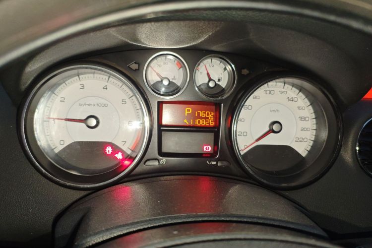 标致408 2013款 2.0L 自动舒适版中控内饰14