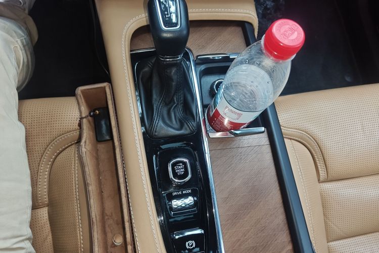 沃尔沃XC90 2018款 T6 智尊版 7座中控内饰18