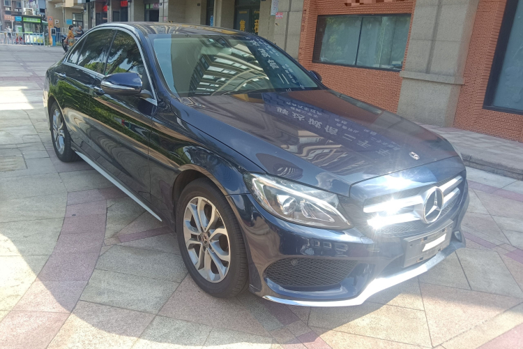 奔驰C级 2018款 C 180 L 动感型运动版车身外观3