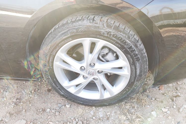 别克 君威 2024款 25T 超享版车身外观10