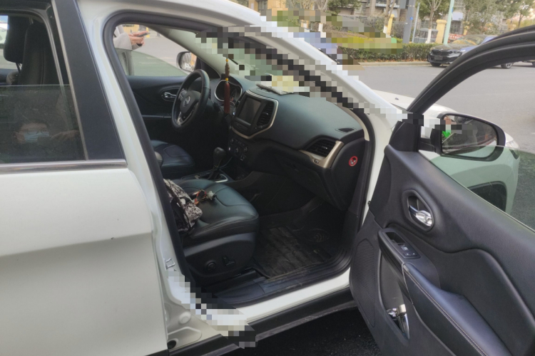 Jeep 自由光 2017款 2.0L 优越版局部细节9005