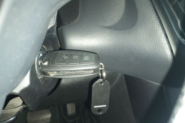 福特 福克斯 2017款 三厢 1.6L 自动风尚型智行版中控内饰7001