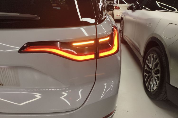 蔚来ES8 2020款 450KM 七座版车身外观9