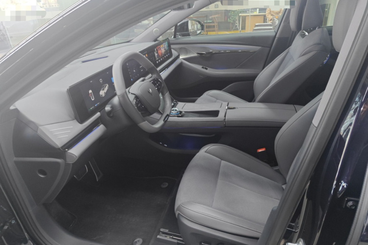 岚图汽车 岚图追光 2024款 PHEV 四驱超长续航行政版中控内饰19