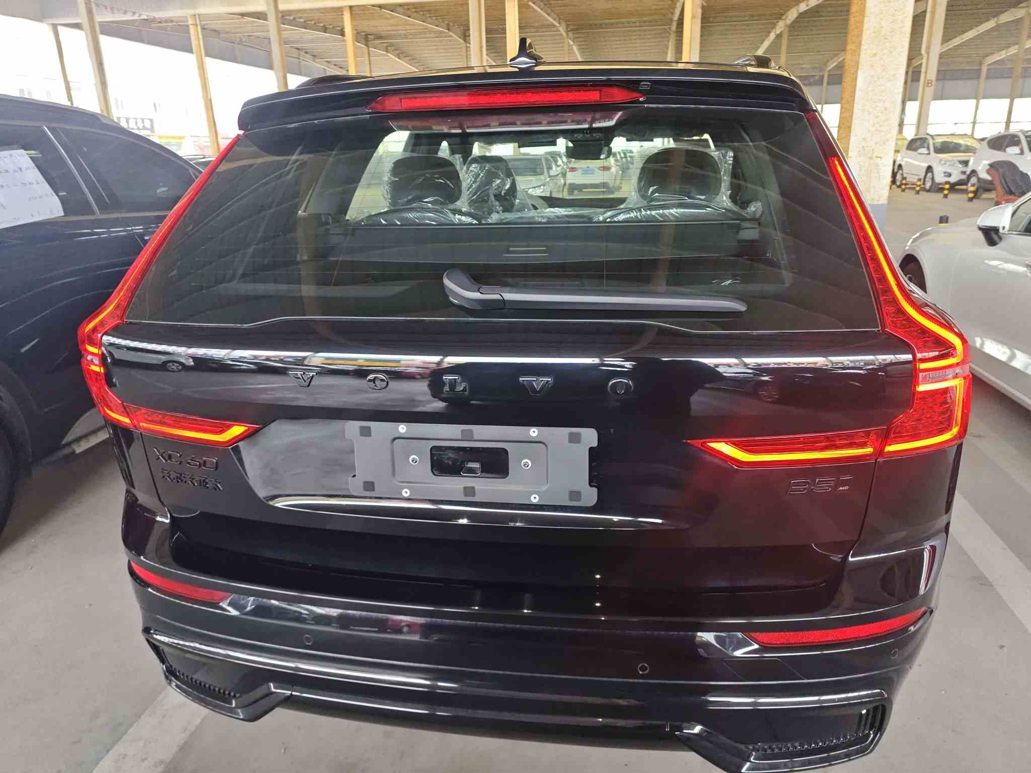 沃尔沃XC60 2025款 B5 四驱智远极夜黑版(3)