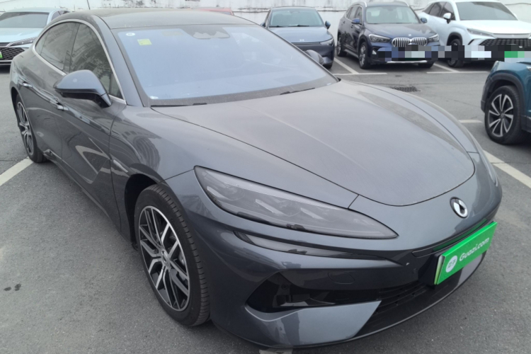 腾势Z9 2024款 1100km 四驱Max版车身外观3