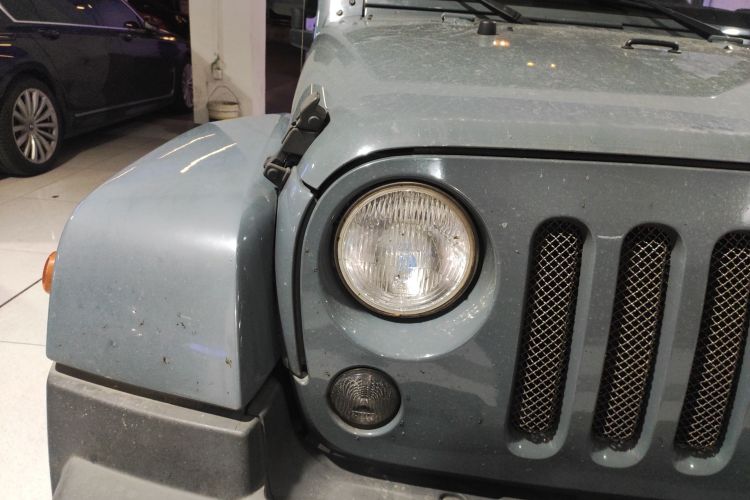 Jeep 牧马人 2015款 3.0L Sahara 四门舒享版车身外观6006