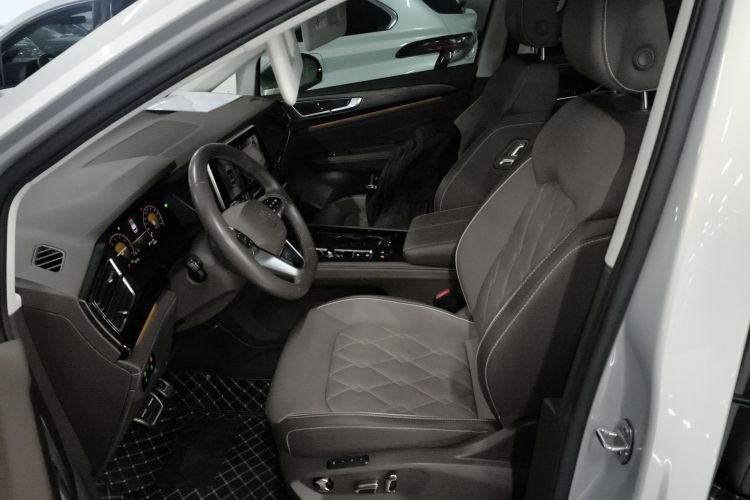 大众 威然 2023款 改款 380TSI 尊贵版中控内饰19