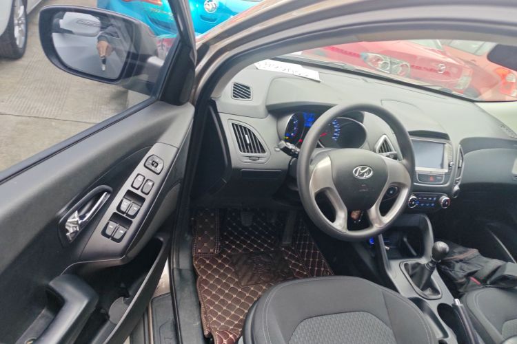 北京现代ix35 2013款 2.0L 手动两驱舒适型GL 国IV中控内饰7003