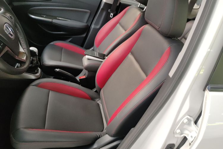 长安CS15 2016款 1.5L 手动豪华版中控内饰19