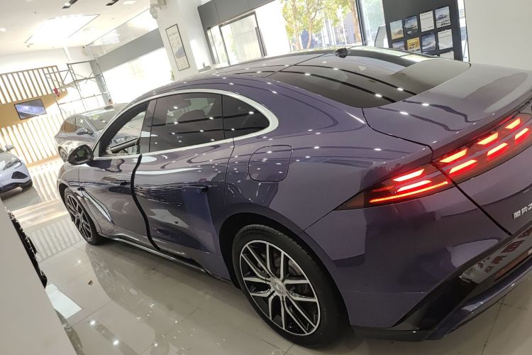 腾势Z9 2024款 1100km 四驱Max版车身外观4