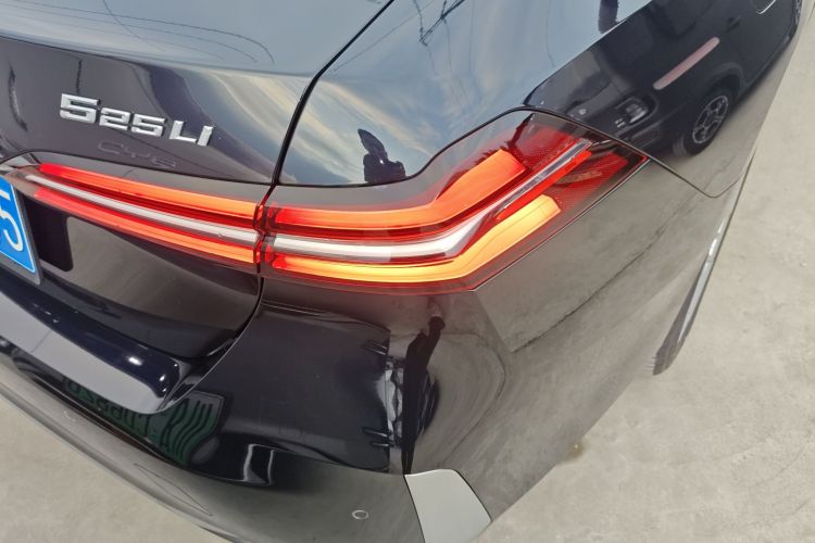 宝马5系 2024款 525Li 豪华套装车身外观9