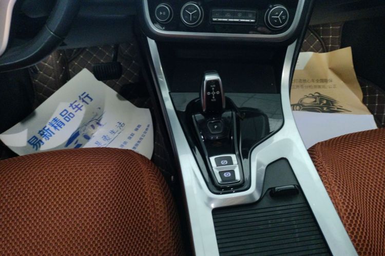 领克01 2017款 2.0T 两驱型Pro版中控内饰18