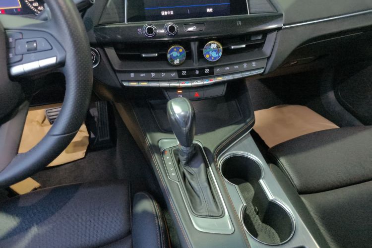 凯迪拉克CT4 2020款 28T 精英型中控内饰18