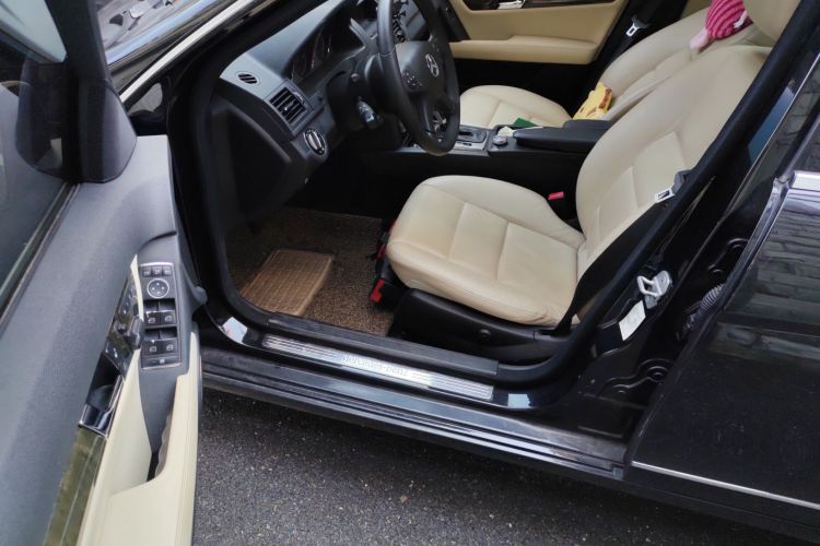 奔驰C级 2010款 C 200 CGI 时尚型中控内饰20