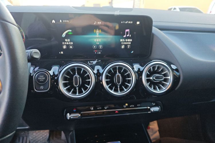 奔驰GLA 2023款 GLA 220 4MATIC中控内饰16