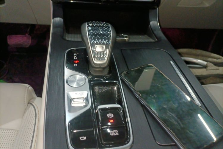 广汽传祺 传祺GS8 2022款 领航系列 2.0TGDI 两驱豪华智联版（七座）中控内饰18