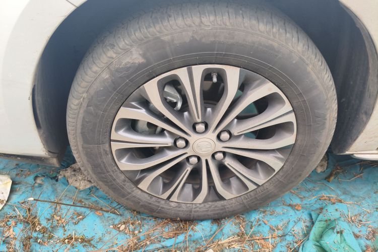 别克GL8 2023款 陆上公务舱 652T 豪华型车身外观6007