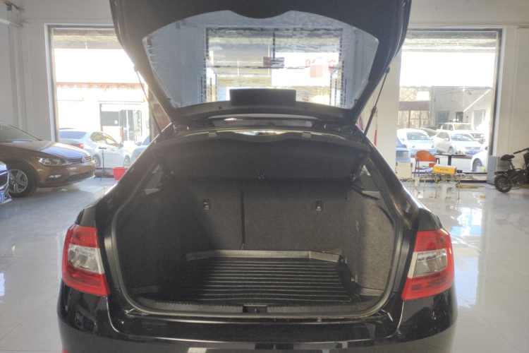 斯柯达 明锐 2017款 1.6L 自动智行版机舱底盘23