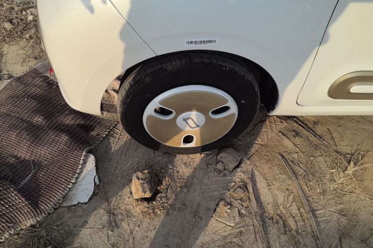 奔腾小马 2025款 222km 灵动马车身外观6007