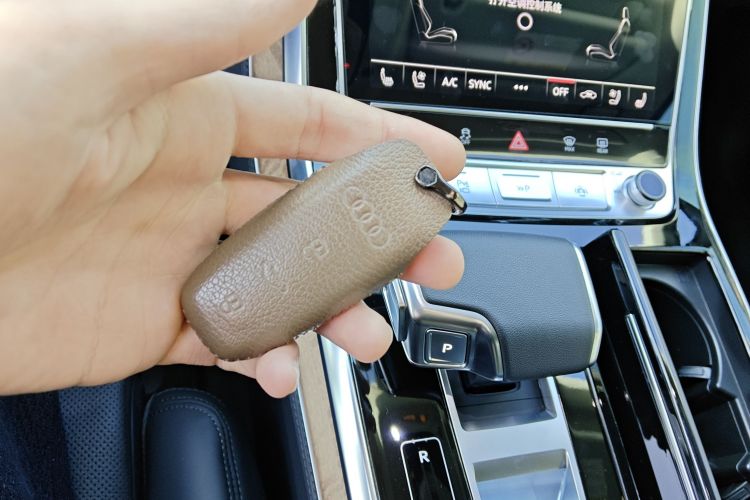 奥迪Q7 2023款 55 TFSI quattro S 尊贵型中控内饰11