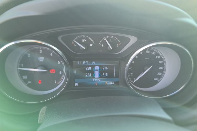 别克 昂科威 2020款 20T 两驱精英型中控内饰14