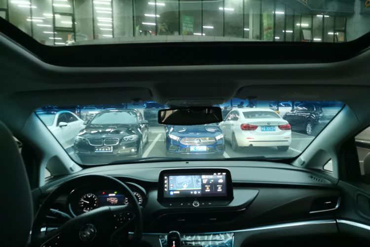 别克GL8 2022款 陆上公务舱 652T 豪华型中控内饰22