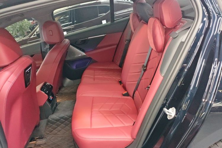 宝马5系 2025款 530Li 领先型 M运动套装中控内饰7004