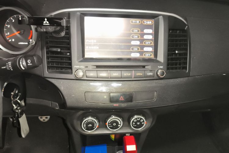 三菱 翼神 2012款 时尚版 1.8L 手动舒适型中控内饰16