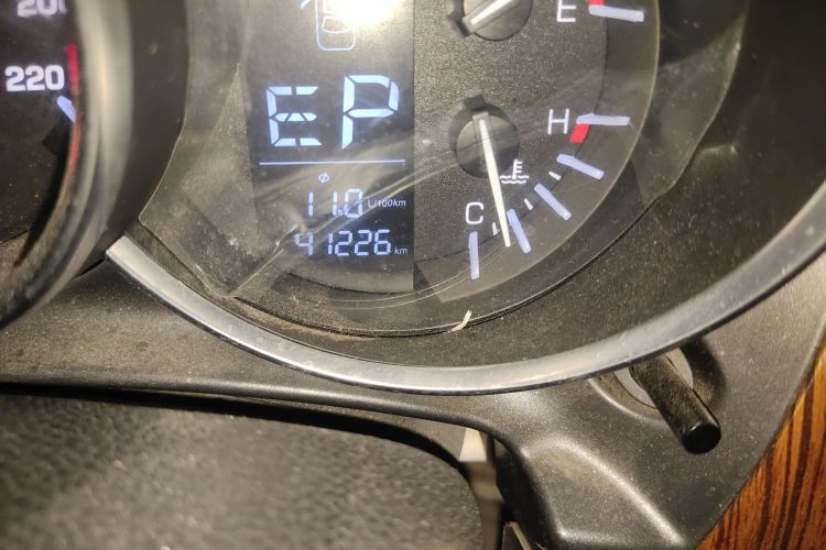 众泰SR9 2017款 2.0T 自动极致之光版中控内饰15