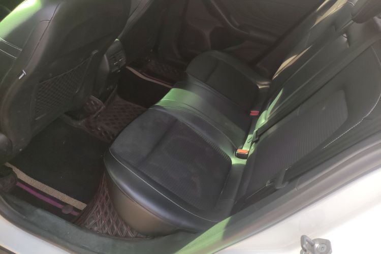 福特 福克斯 2019款 两厢 EcoBoost 180 自动锋潮型中控内饰7004