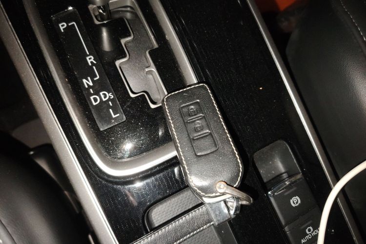 三菱 欧蓝德 2021款 改款 2.0L 两驱畅享版 5座中控内饰11