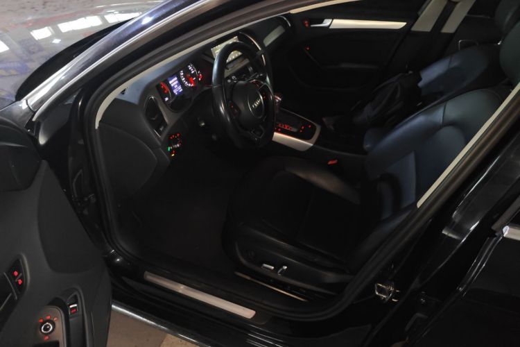 奥迪A4L 2013款 35 TFSI 自动标准型中控内饰20