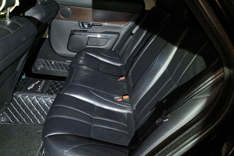 捷豹XJ 2016款 XJL 2.0T 两驱典雅商务版中控内饰21