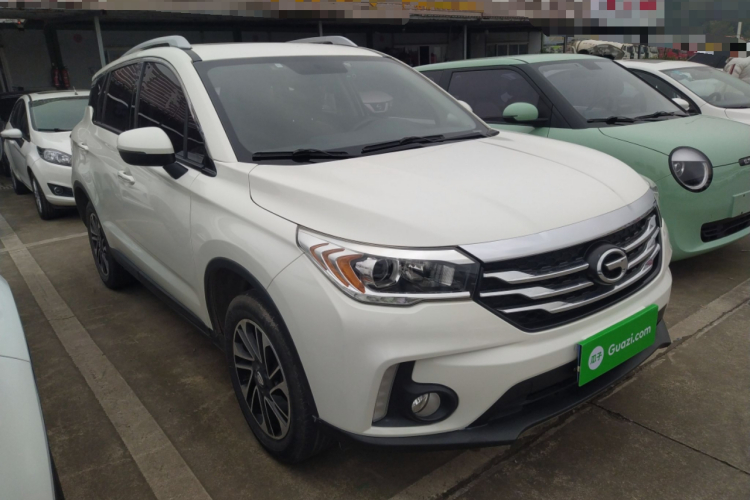 广汽传祺 传祺GS4 2015款 200T G-DCT精英版车身外观3