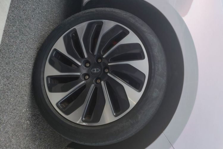 鸿蒙智行 问界M5 2022款 增程四驱旗舰版车身外观10