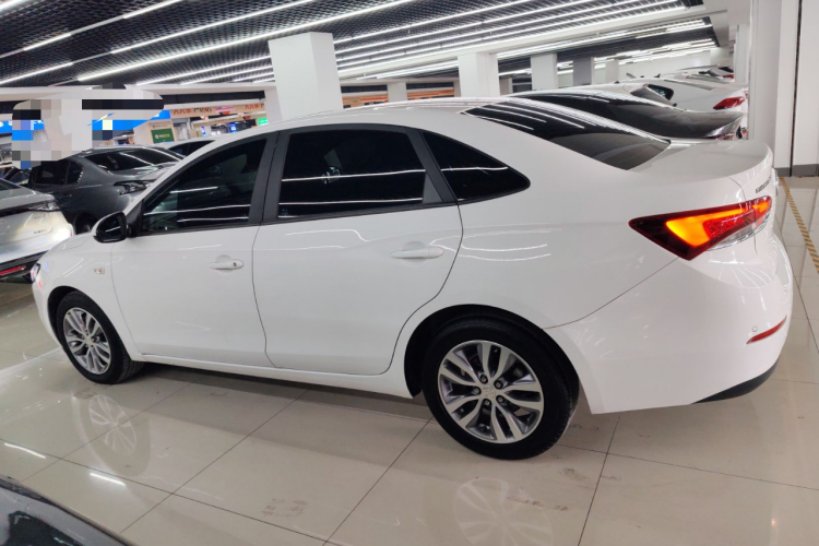 别克 英朗 2021款 改款 1.3T 自动轻混动精英型车身外观4