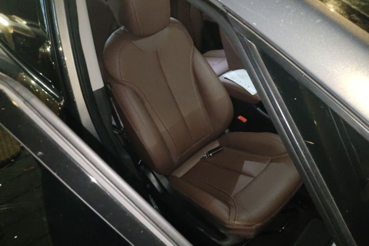 别克GL6 2018款 18T 6座尊贵型局部细节41