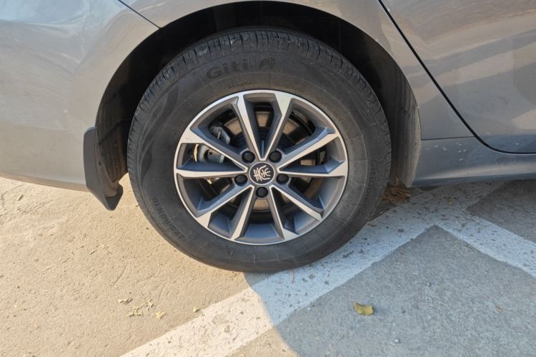 比亚迪 秦PLUS 2024款 荣耀版 DM-i 55KM领先型车身外观6008