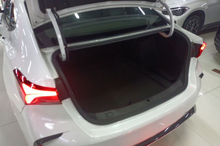 别克 威朗 2023款 Pro GS 疾风版机舱底盘23