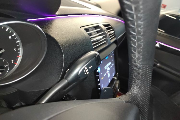 奔驰R级 2017款 R 320 4MATIC 商务型臻藏版中控内饰18