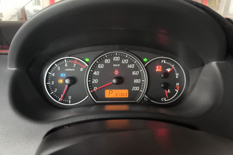 铃木 雨燕 2013款 1.5L 自动标准版中控内饰14