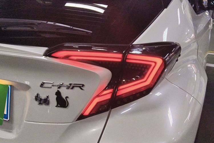 丰田C-HR 2020款 2.0L 领先版车身外观9