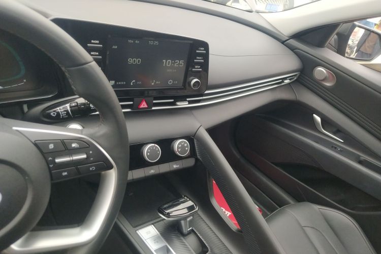 现代 伊兰特 2023款 1.5L CVT GLX精英版中控内饰16